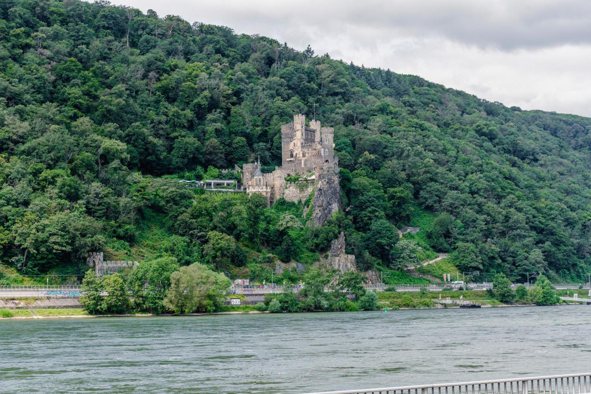 Hotel Unter Den Linden Ruedesheim am Rhein Luaran gambar