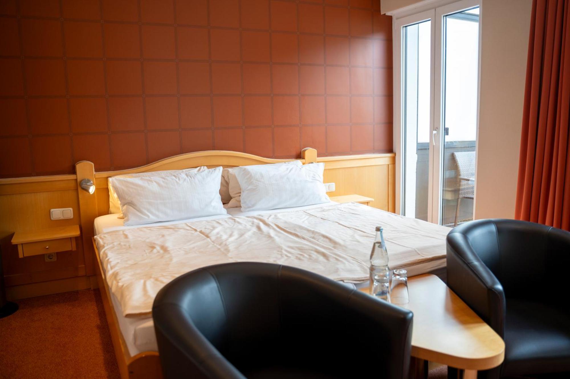 Hotel Unter Den Linden Ruedesheim am Rhein Luaran gambar