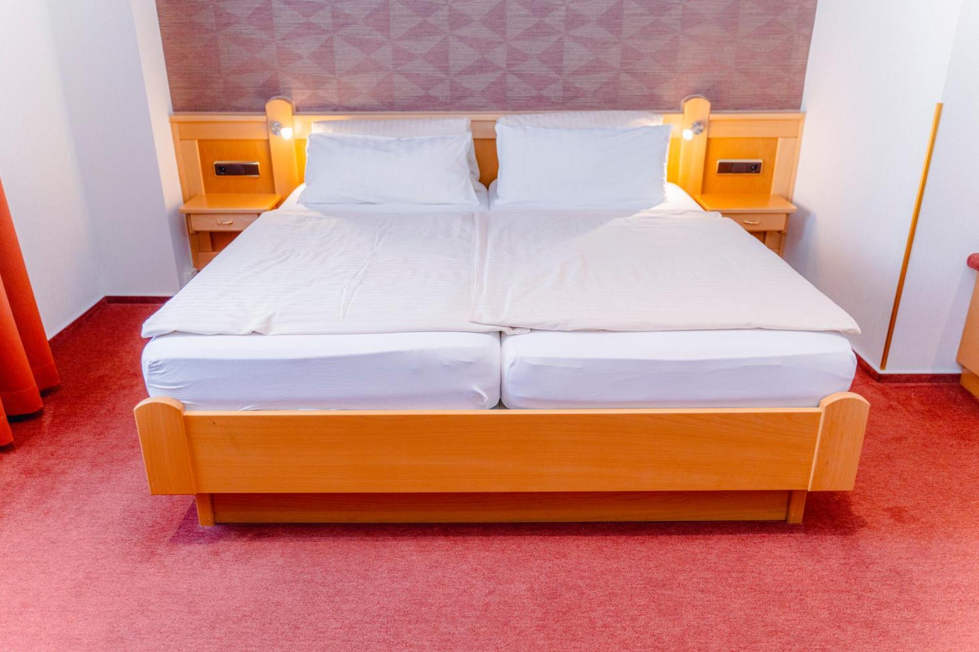 Hotel Unter Den Linden Ruedesheim am Rhein Luaran gambar
