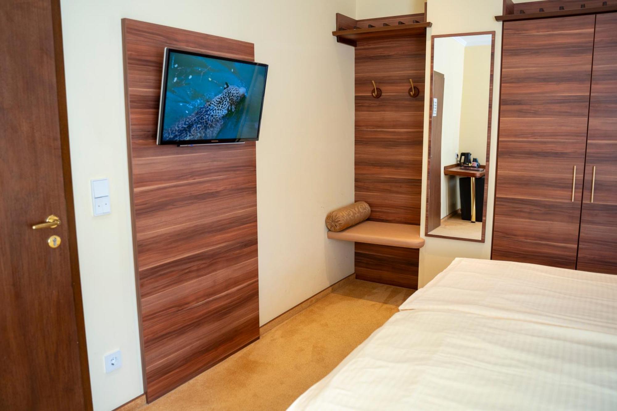 Hotel Unter Den Linden Ruedesheim am Rhein Luaran gambar